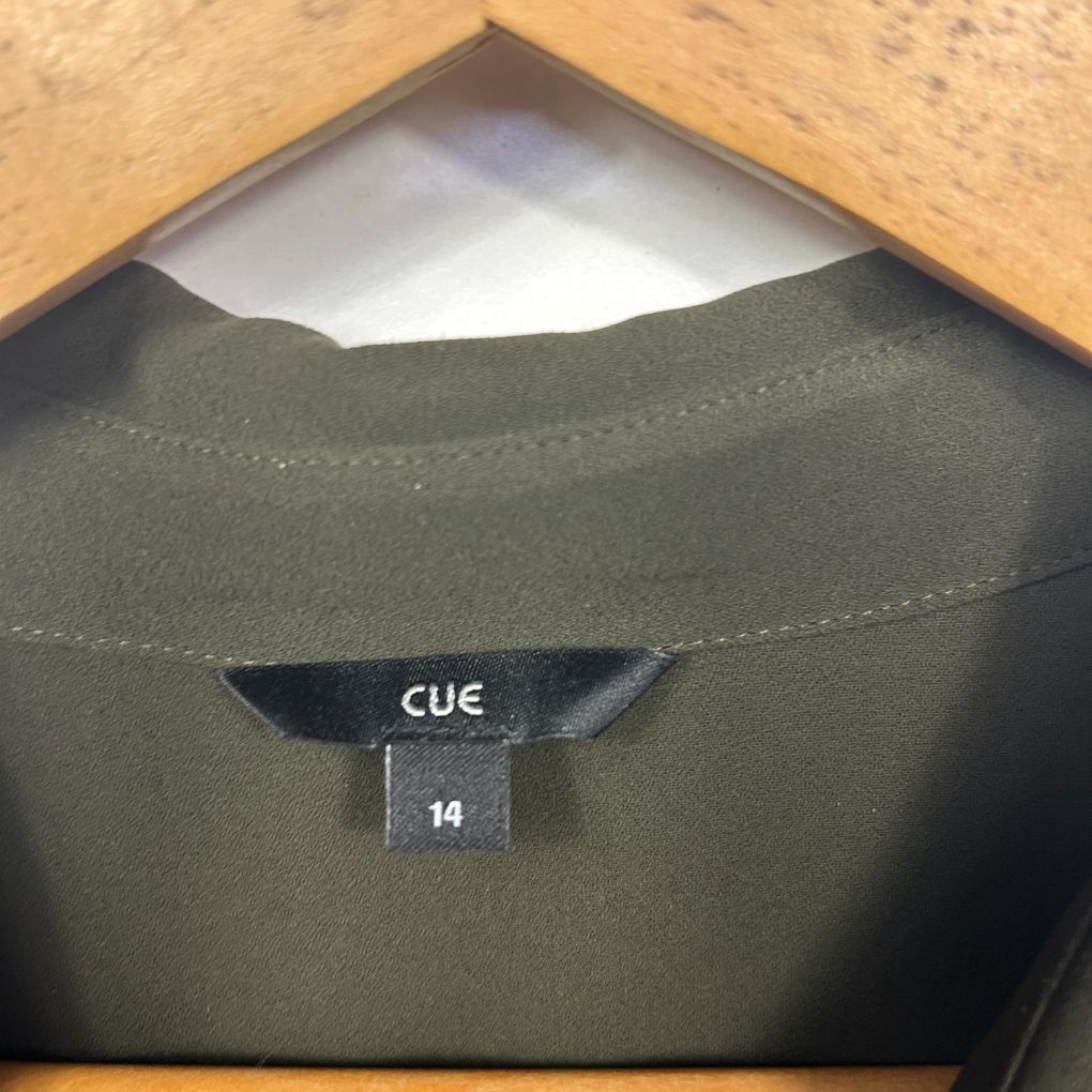 Olive green top label detail view