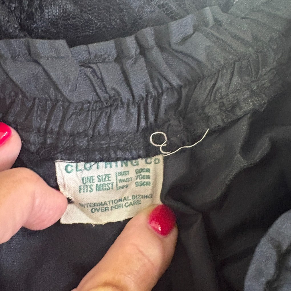 Black pants label detail view