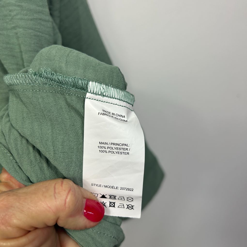 Green shirt label detail view