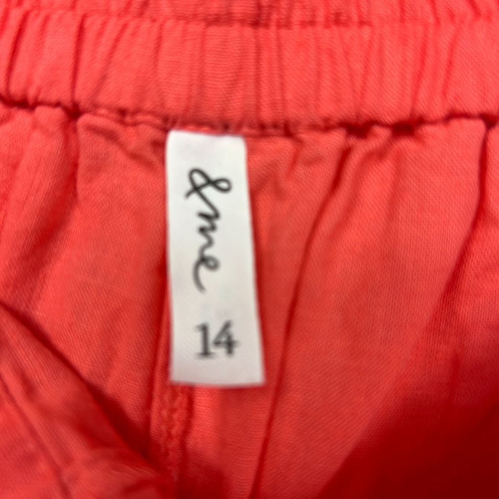 Red shorts label detail view