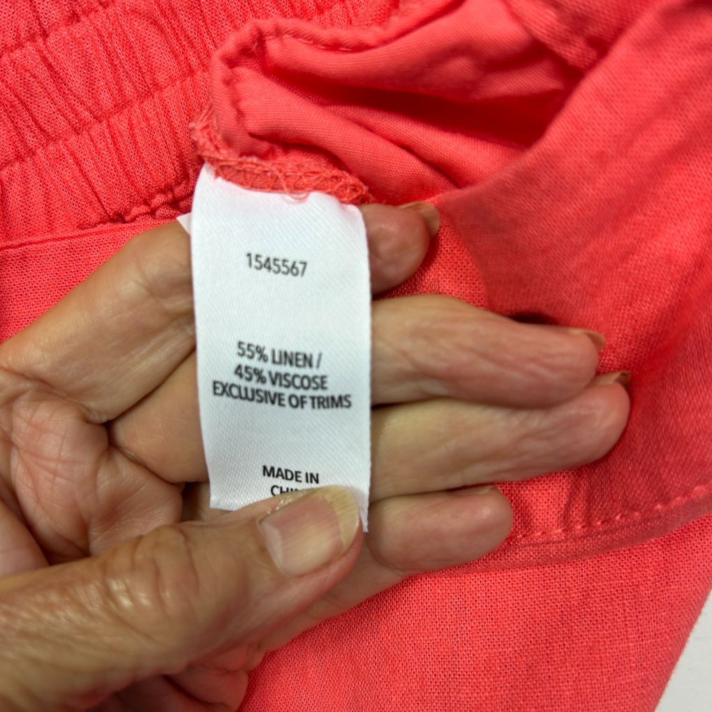 Red linen top label detail view