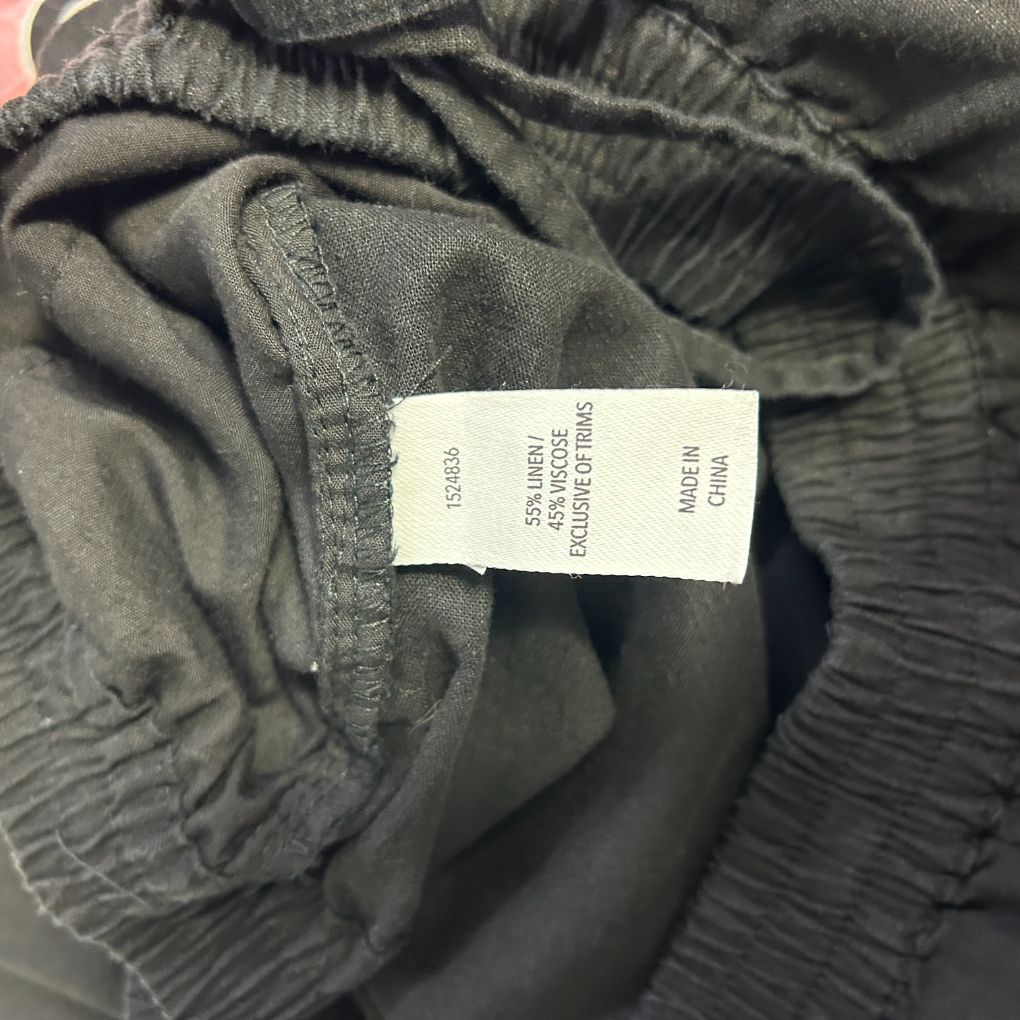 Grey shorts label detail view