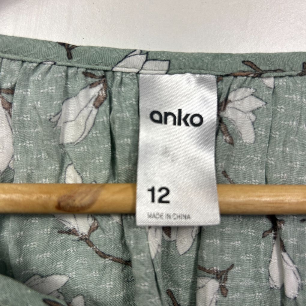 Green floral shirt label detail view