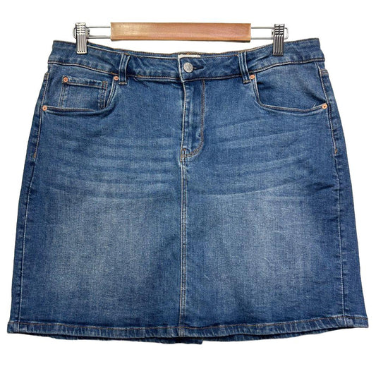 Blue denim skirt front view