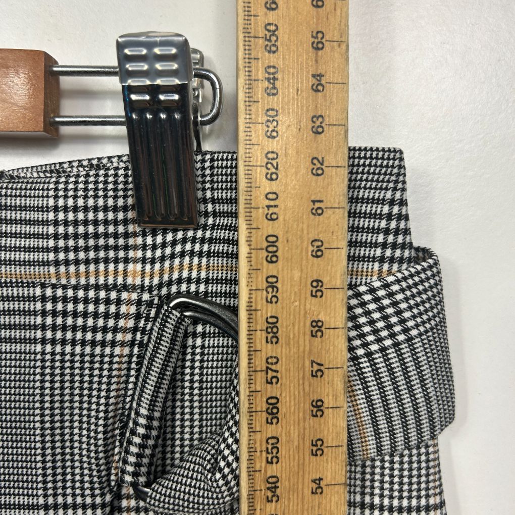 Black and white houndstooth pattern fabric with belt detail view