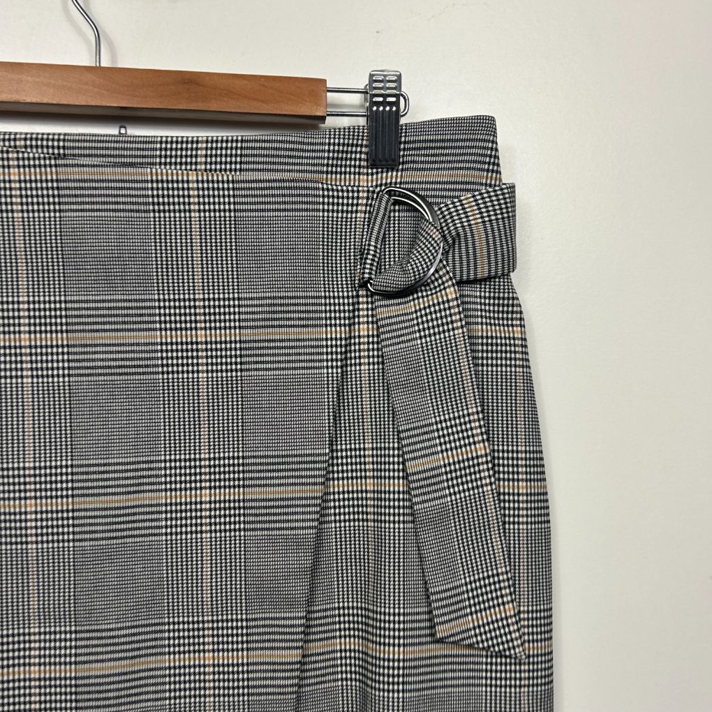 Black and white checked pants detail view