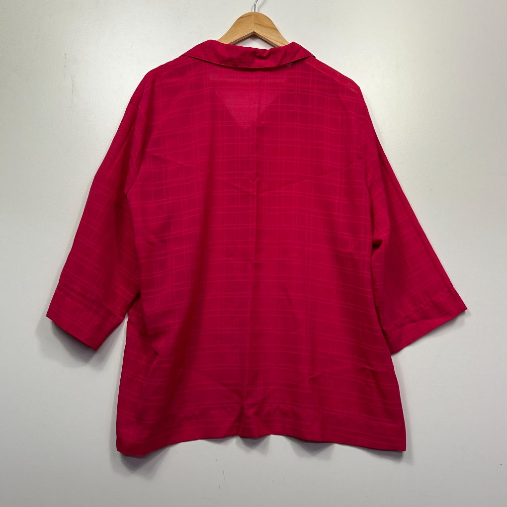 Magenta shirt back view