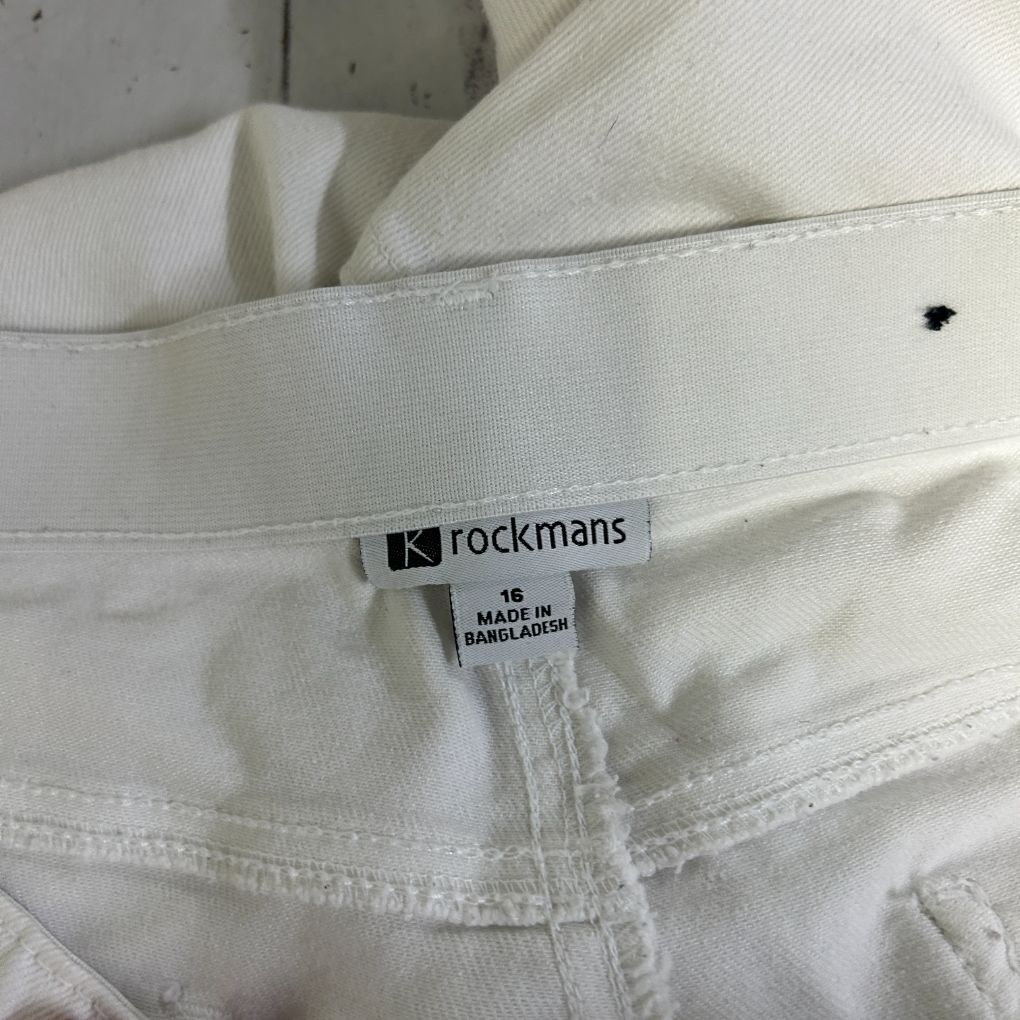 White jeans label detail view