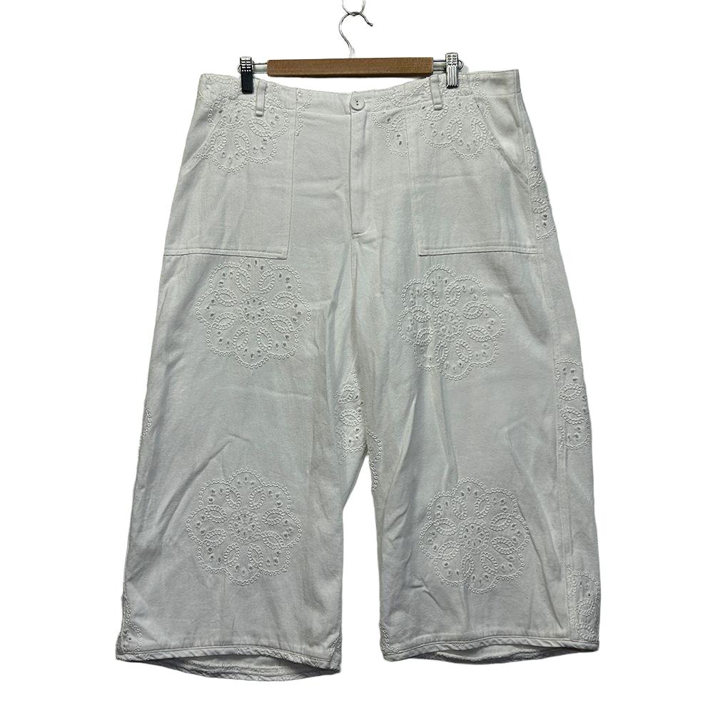 Adorne White Embroderied Cropped Pants - Size 18