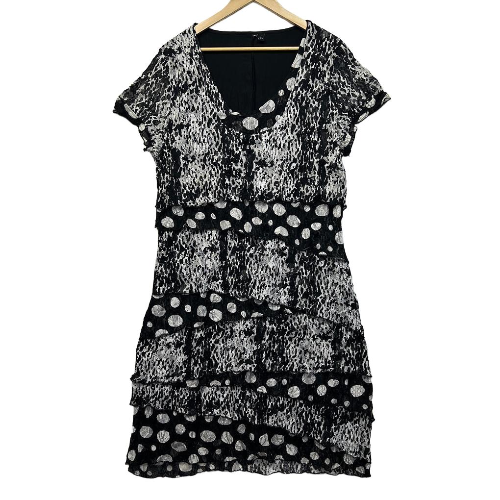 Taking Shape Black and White Dress - Size 16/S