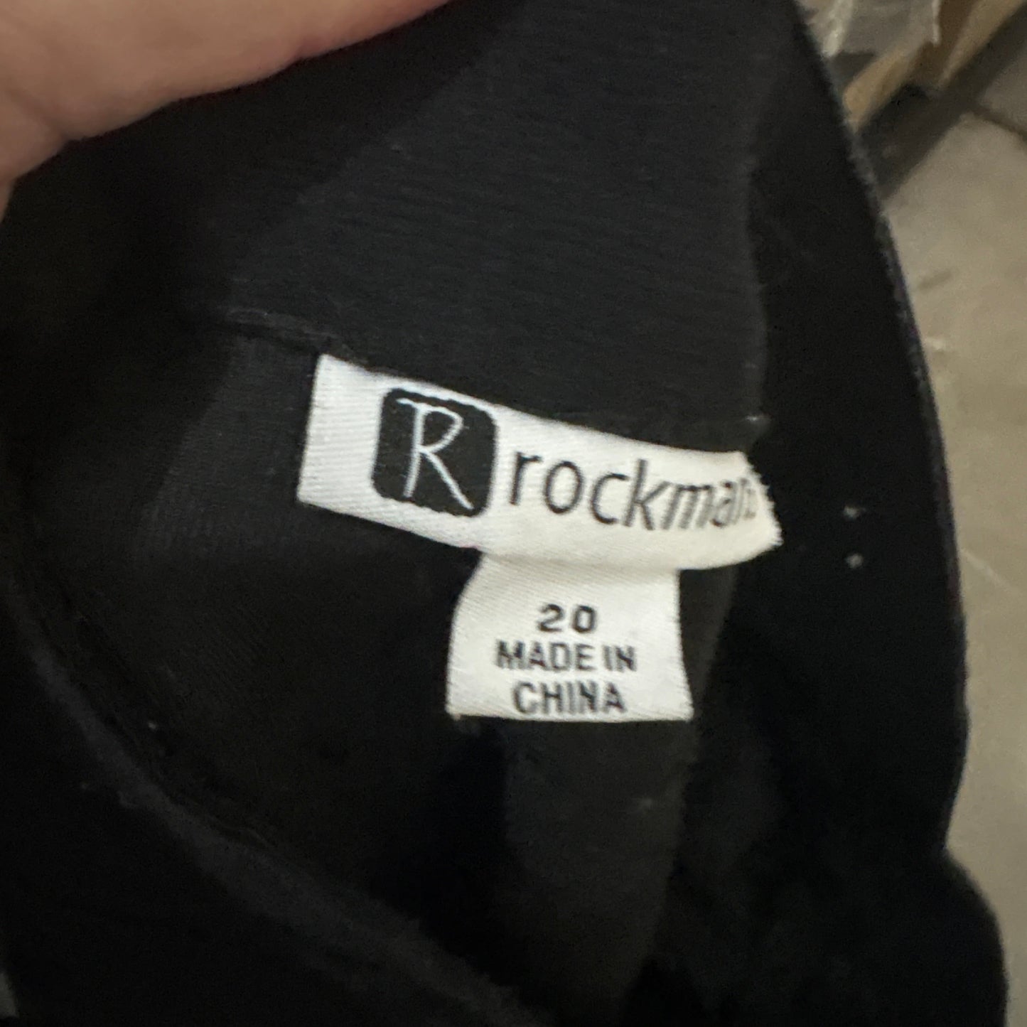 Rockmans Black Cropped Pants - Size 20