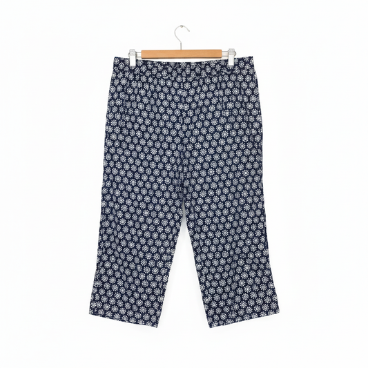 Established Navy and White Patterned Cropped Pants - Size 16