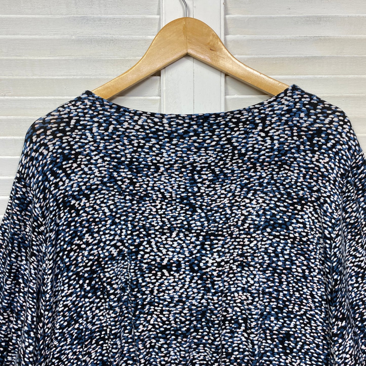 Belle Curve Top Size 26 Plus Blue White Long Sleeve