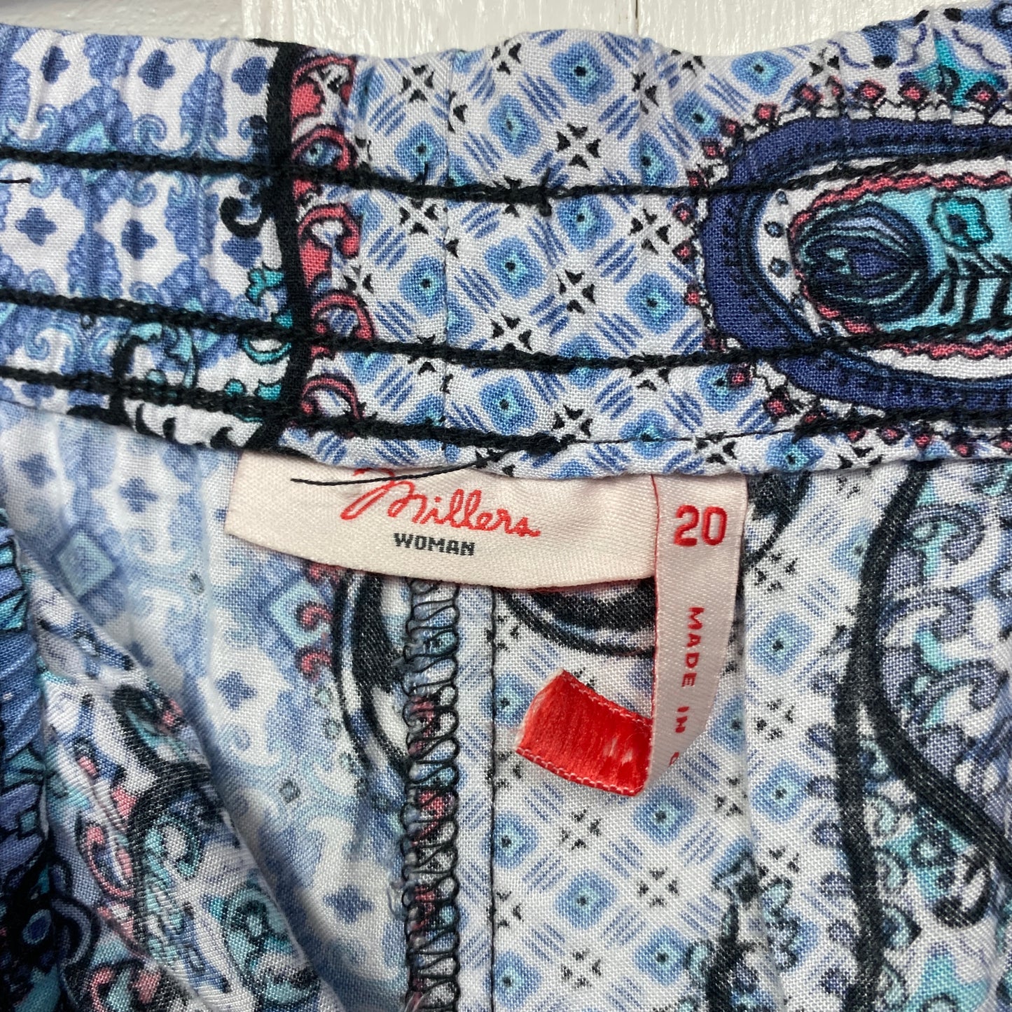 Millers Cropped Pants Size 20 Blue Paisley Print Pockets