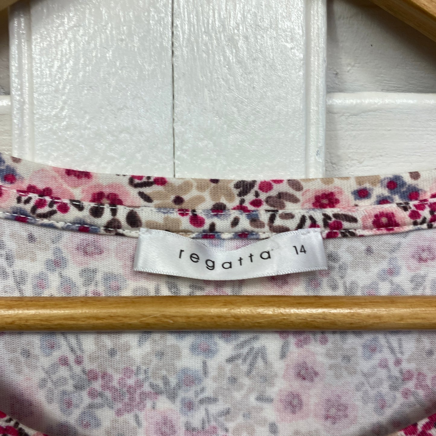 Regatta Top Size 14 Large Long Sleeve Floral