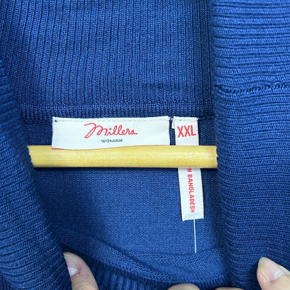 Millers Navy Turtleneck Jumper - Size XXL (Fault -pull )