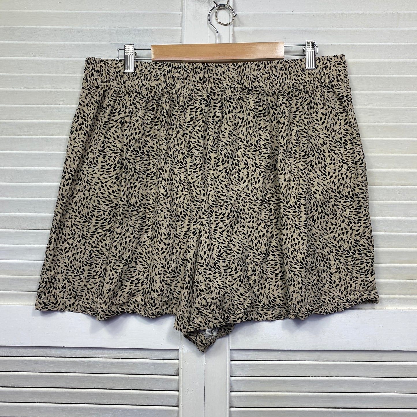 Anko Shorts Size 18 Plus Animal Print Pockets Viscose Belted