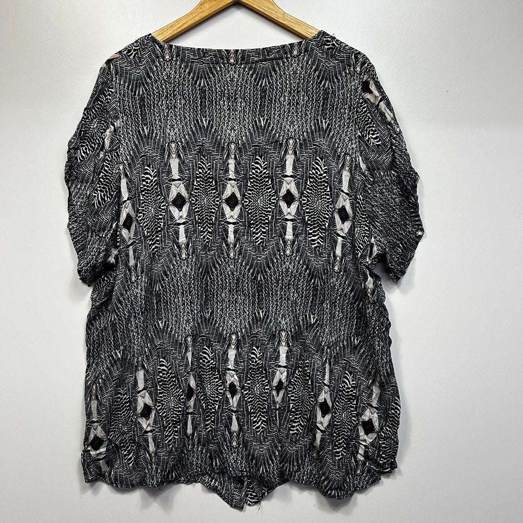 Black and White Print Top - Size 22/24