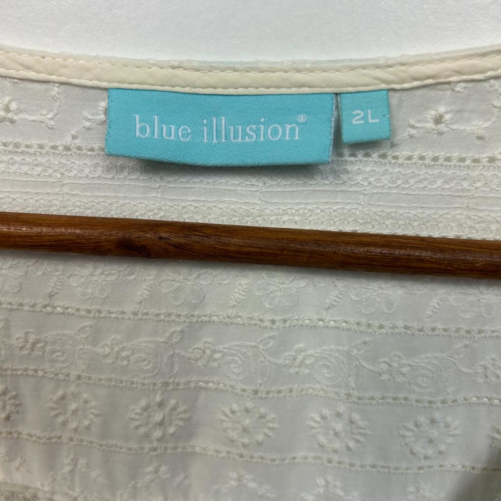 Blue Illusion White Cotton Top - Size 2L/16/18