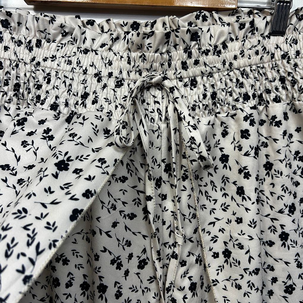 Shein White Floral Pants - Size 4XL