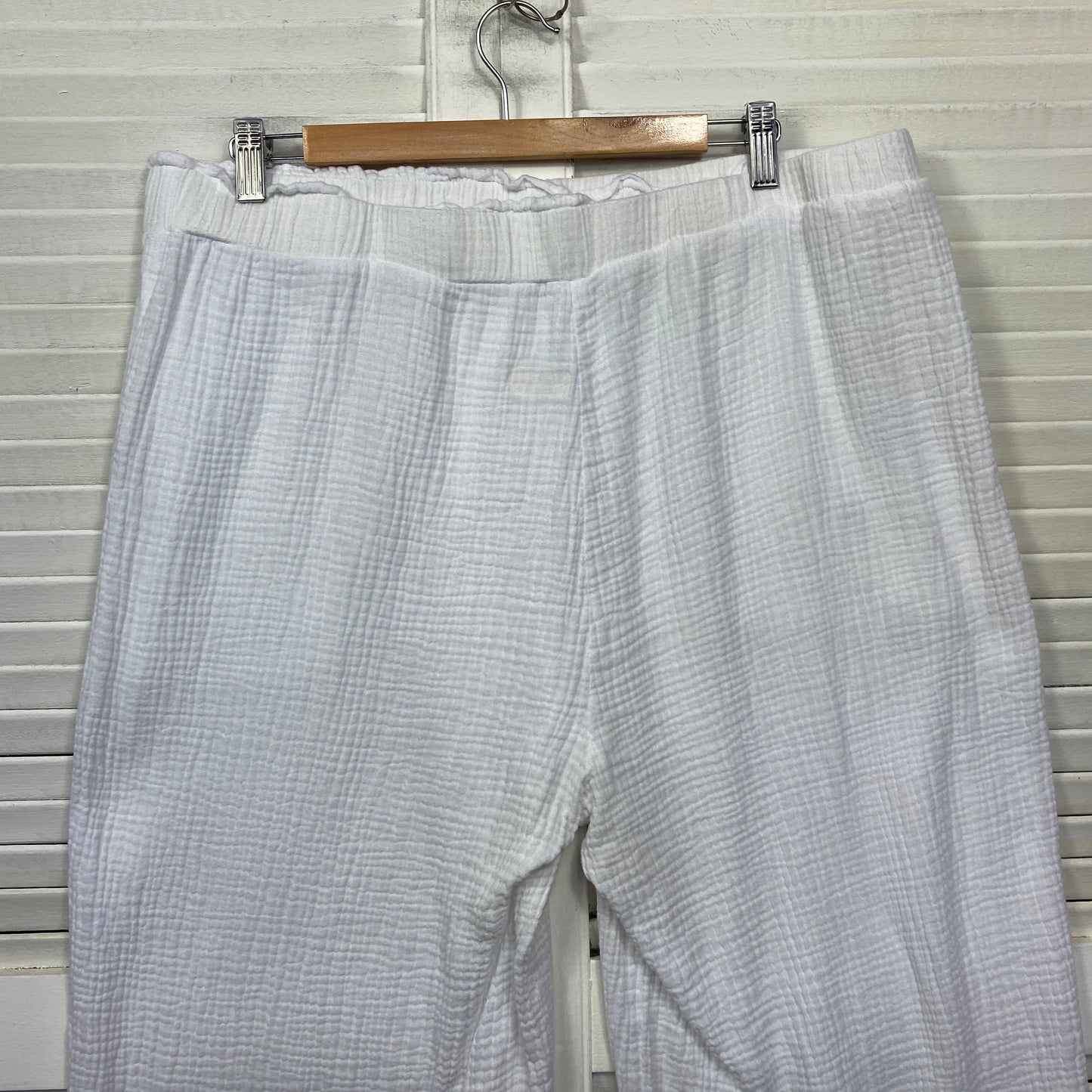 Basics By Threadz Pants Size 3XL White Cropped Pockets