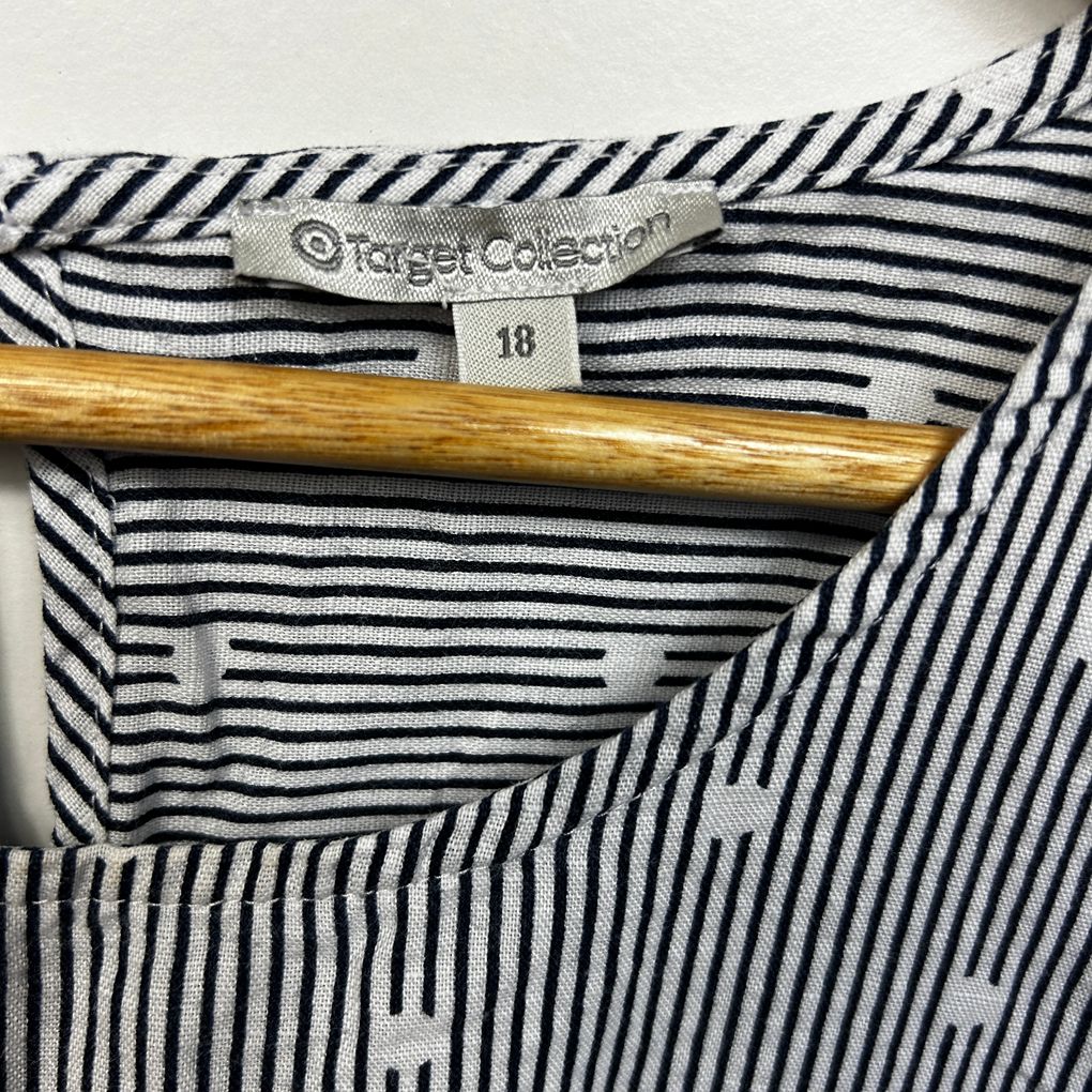 Target Collection Navy Linen Top - Size 18