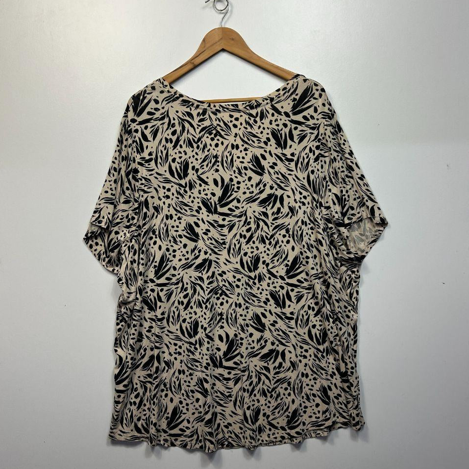 Target Curve Cream Top - Size 26