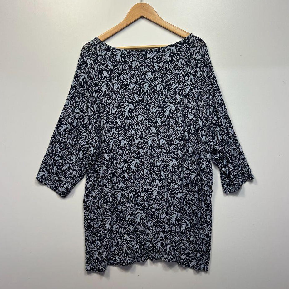 Target Curve Navy Top - Size 26