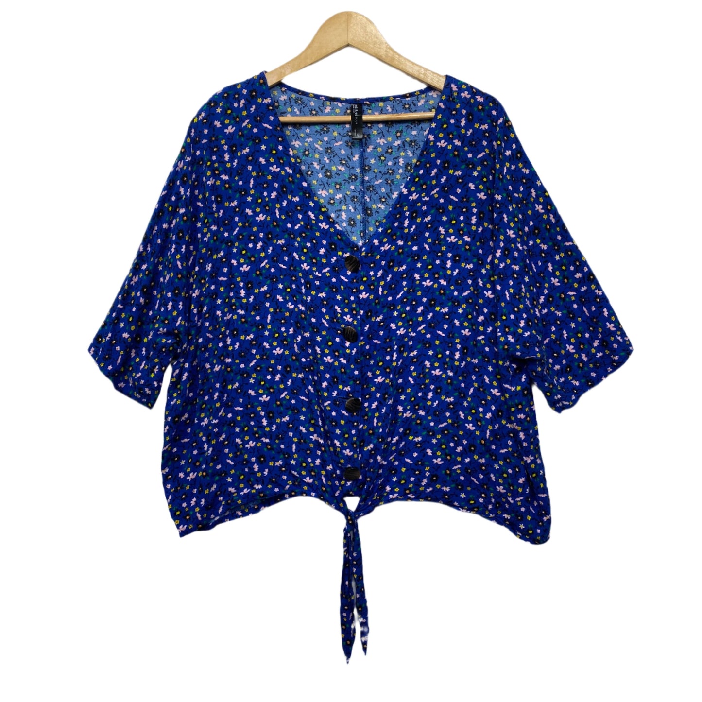 Edited Top Size 20 Blue Floral Cropped Button Up