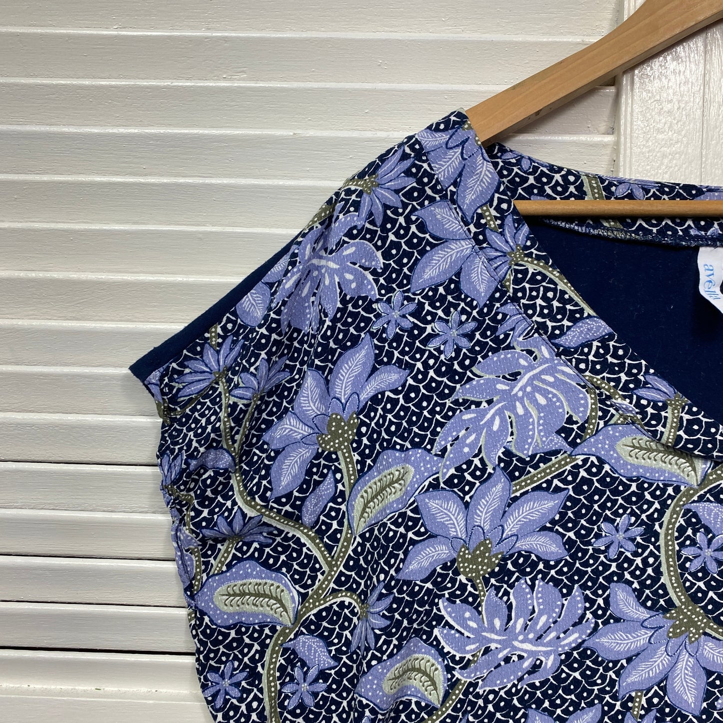 Avella Top Size 18 Floral Blue