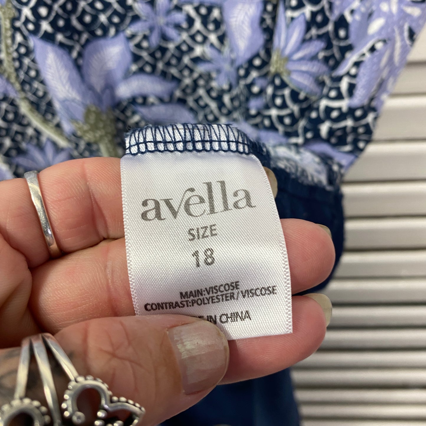 Avella Top Size 18 Floral Blue