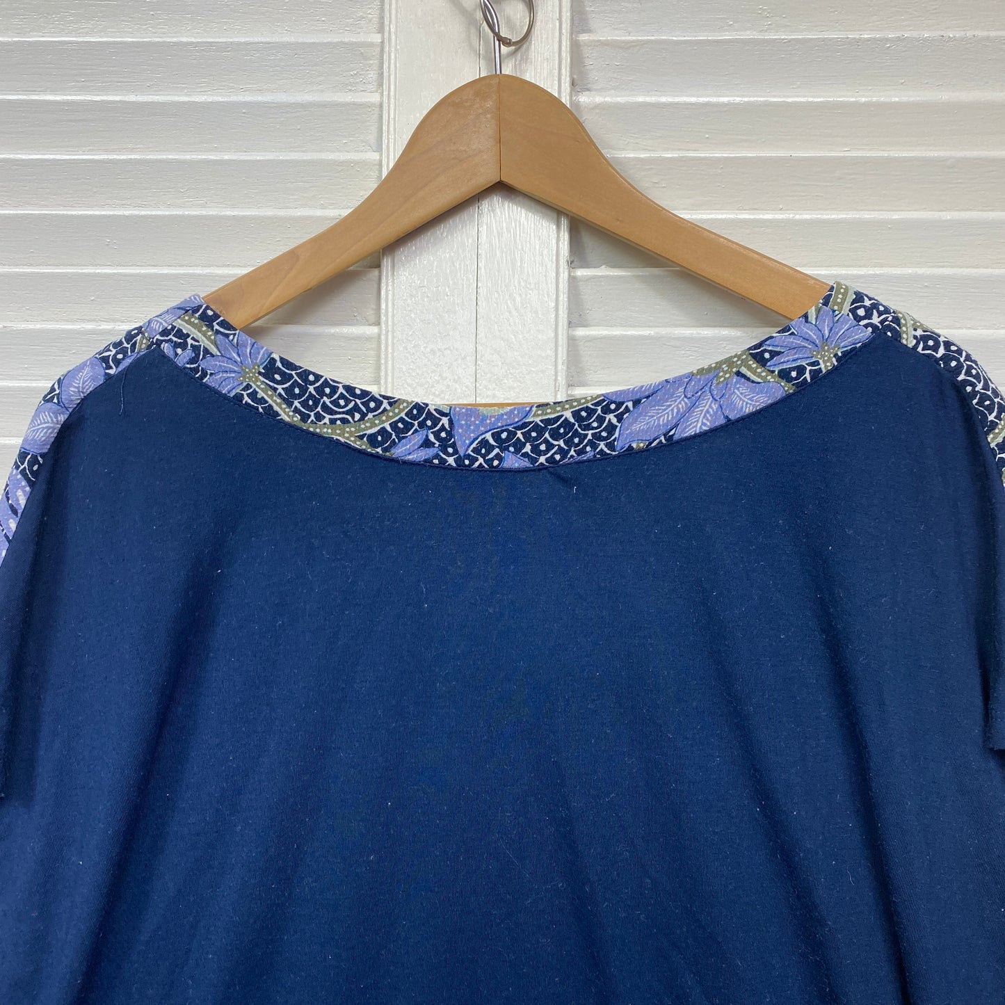 Avella Top Size 18 Floral Blue