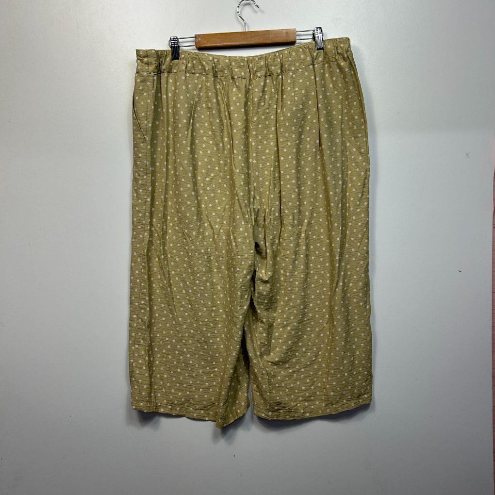 Preview Green Cropped Pants - Size 20
