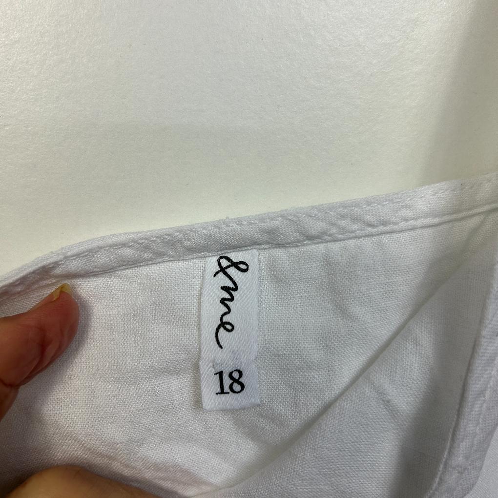 & me White Linen Dress - Size 18