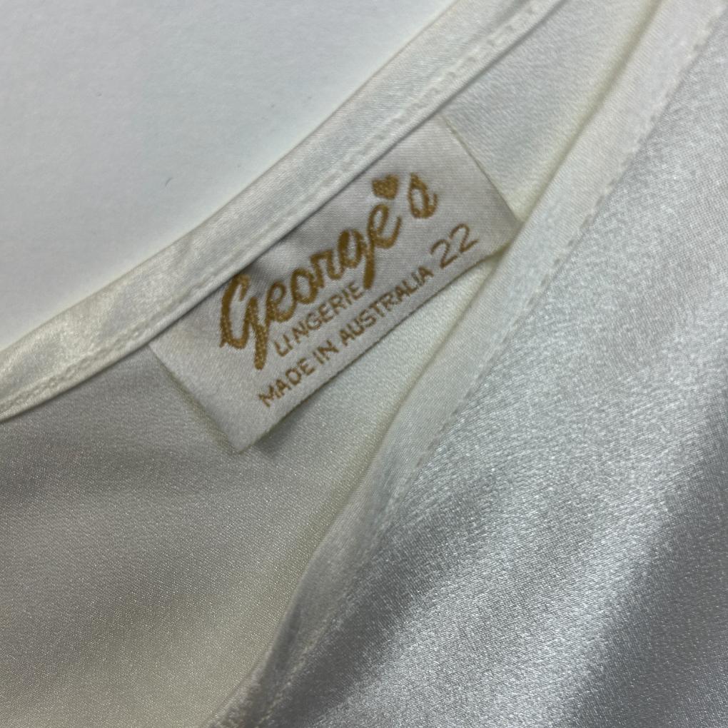 George's Cream Top/Slip - Size 22