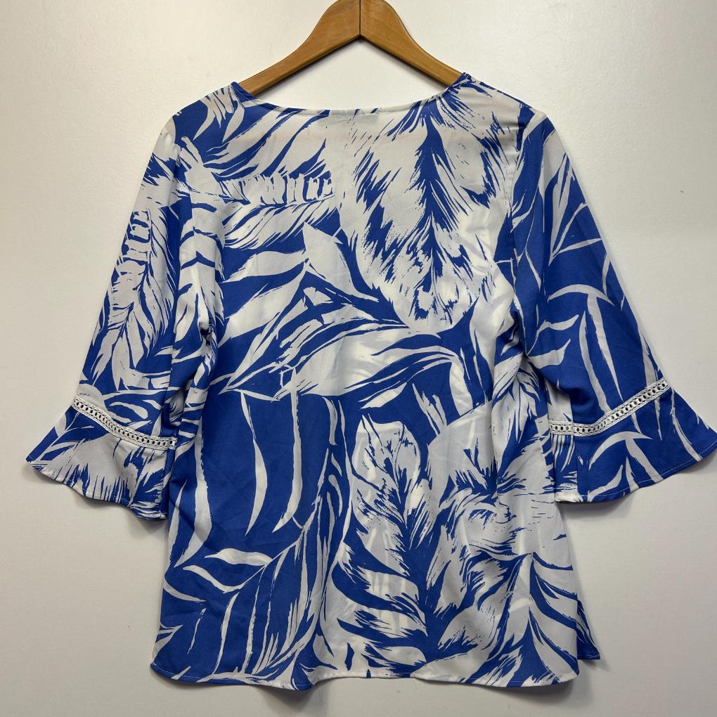Liz Jordan Blue and White Top - Size 14