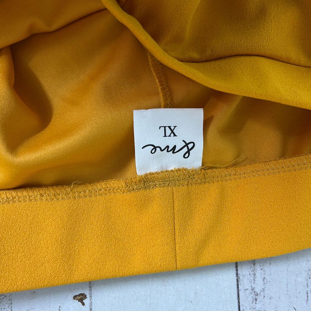 & me Cropped Mustard Pants - Size XL