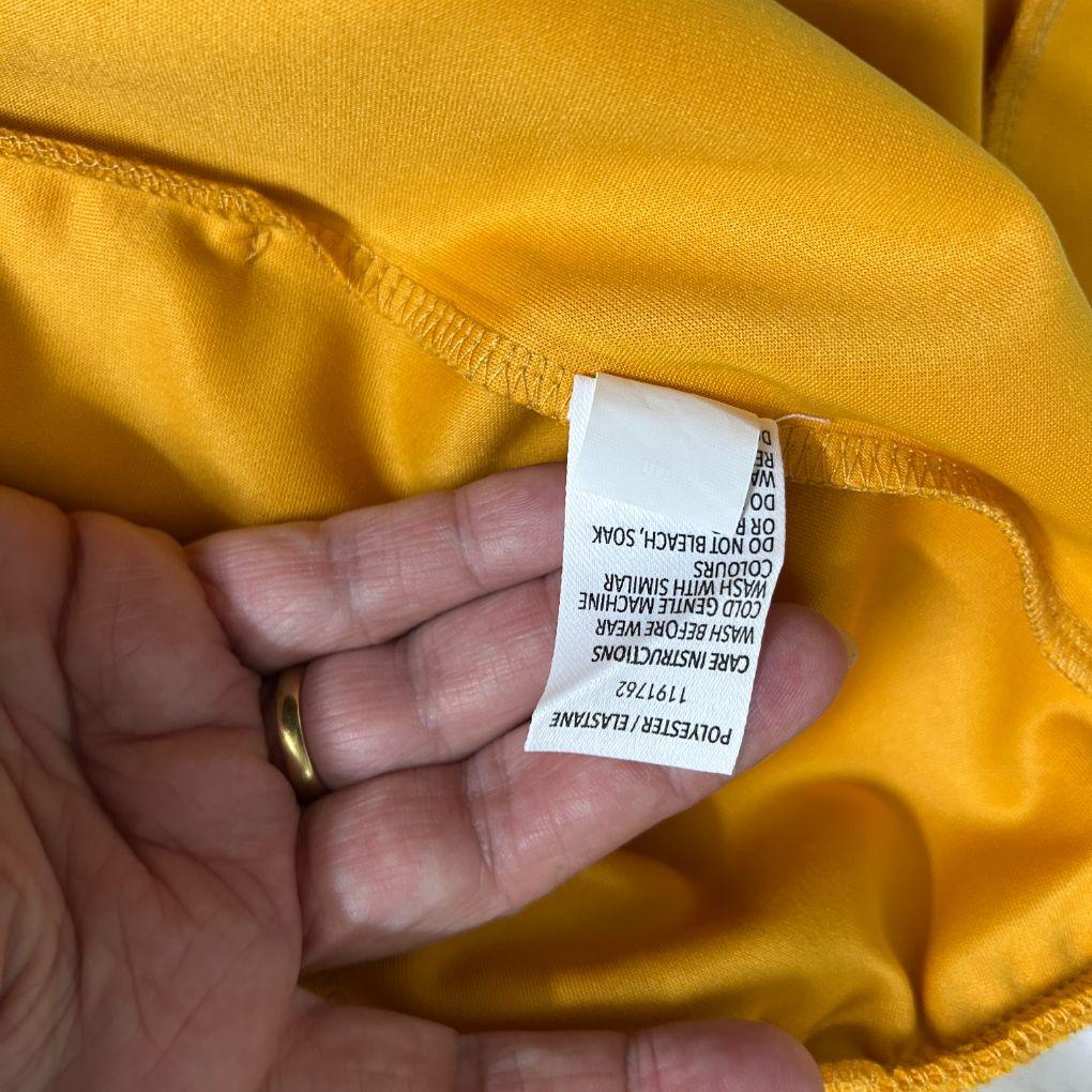& me Cropped Mustard Pants - Size XL
