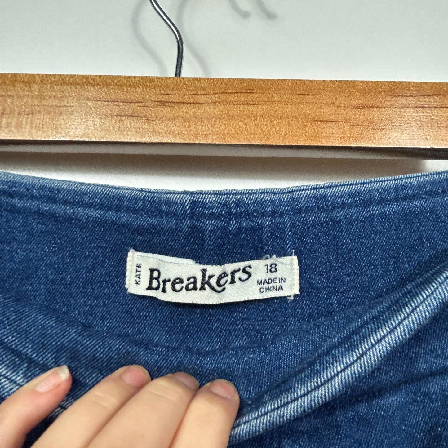 Breakers Navy Capri Denim Pants - Size 18