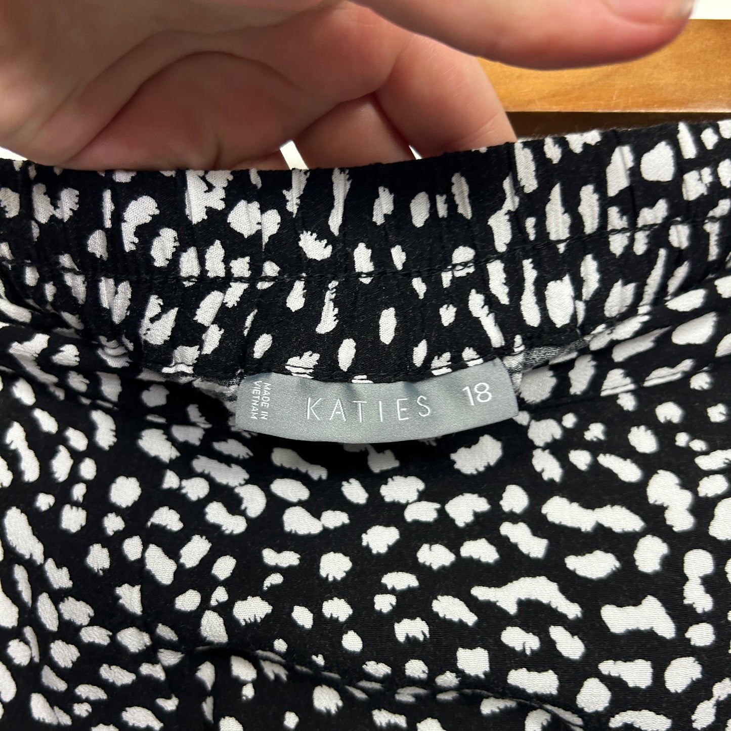 Katies Black & White Spotted Culottes Pants - Size 18