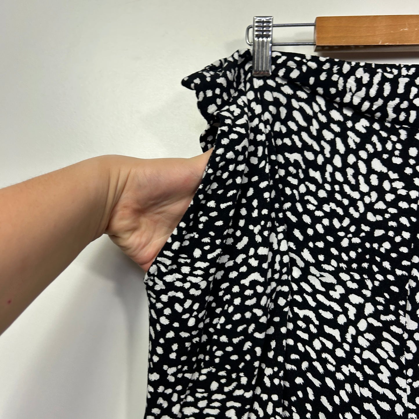 Katies Black & White Spotted Culottes Pants - Size 18