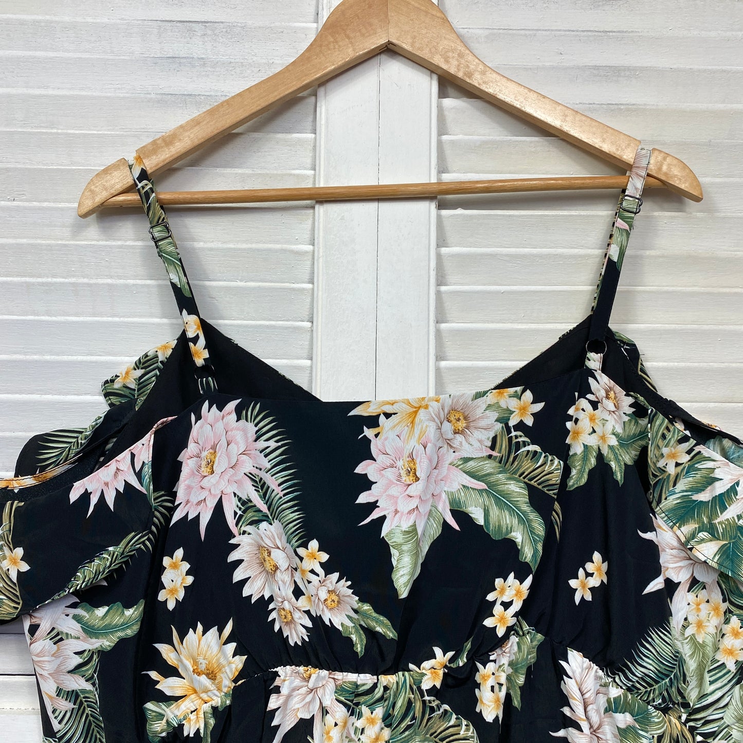 City Chic Tops Size 18 Plus Medium Cold Shoulder Floral