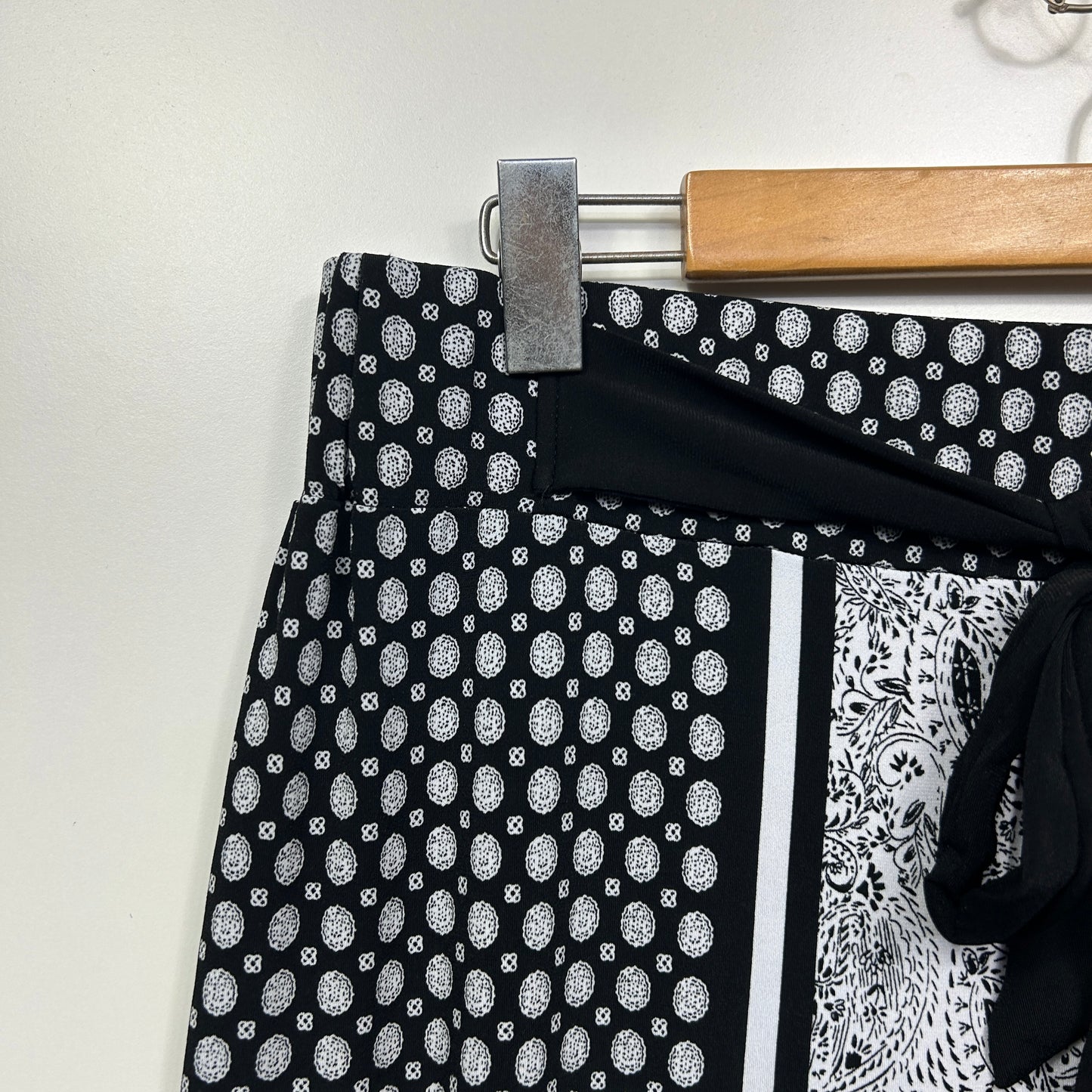 Rockmans Pants Size 16 Black White Paisley Print
