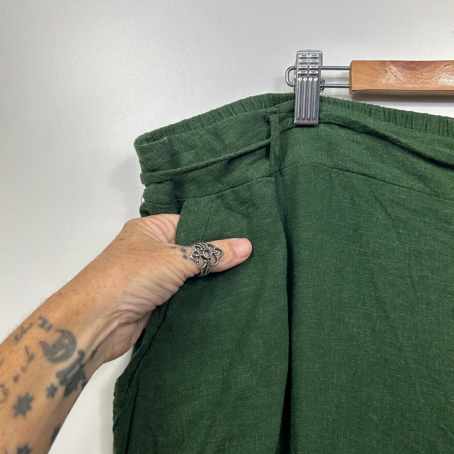 Autograph Linen Cropped Pants Size 28 Green Pockets