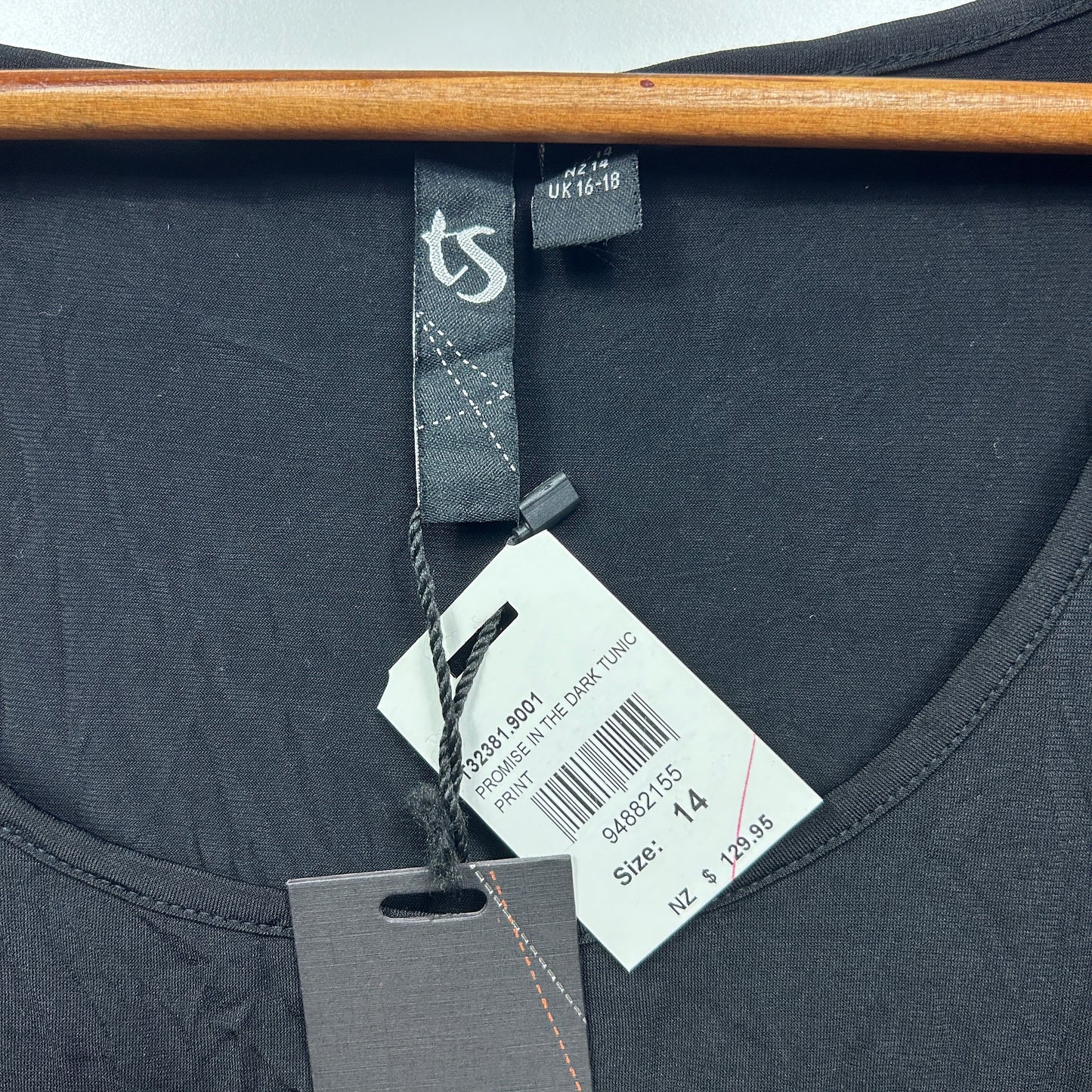 Taking Shape Tunic Top Size 14 16 Black Short Sleeve New