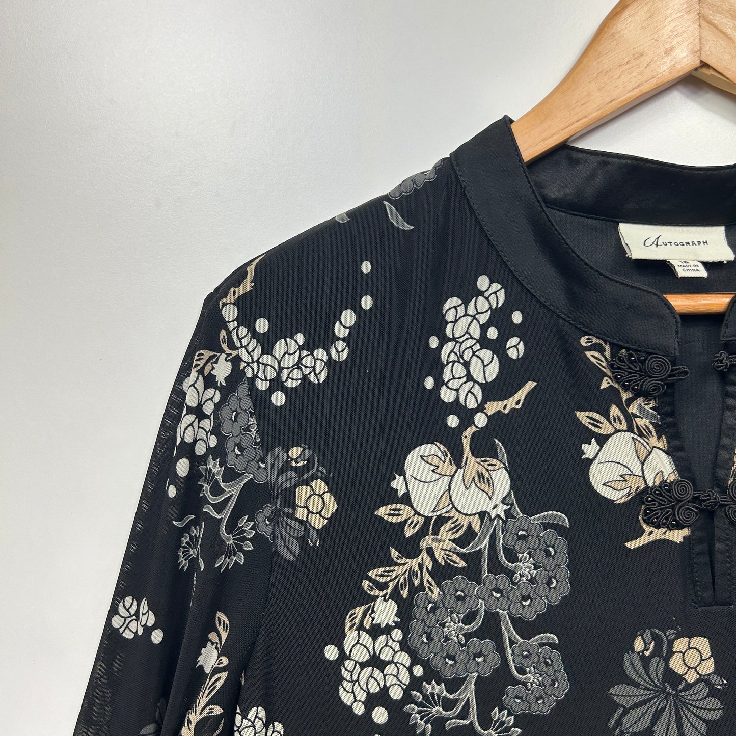 Autograph Top Size 18 Black Long Sleeve Floral