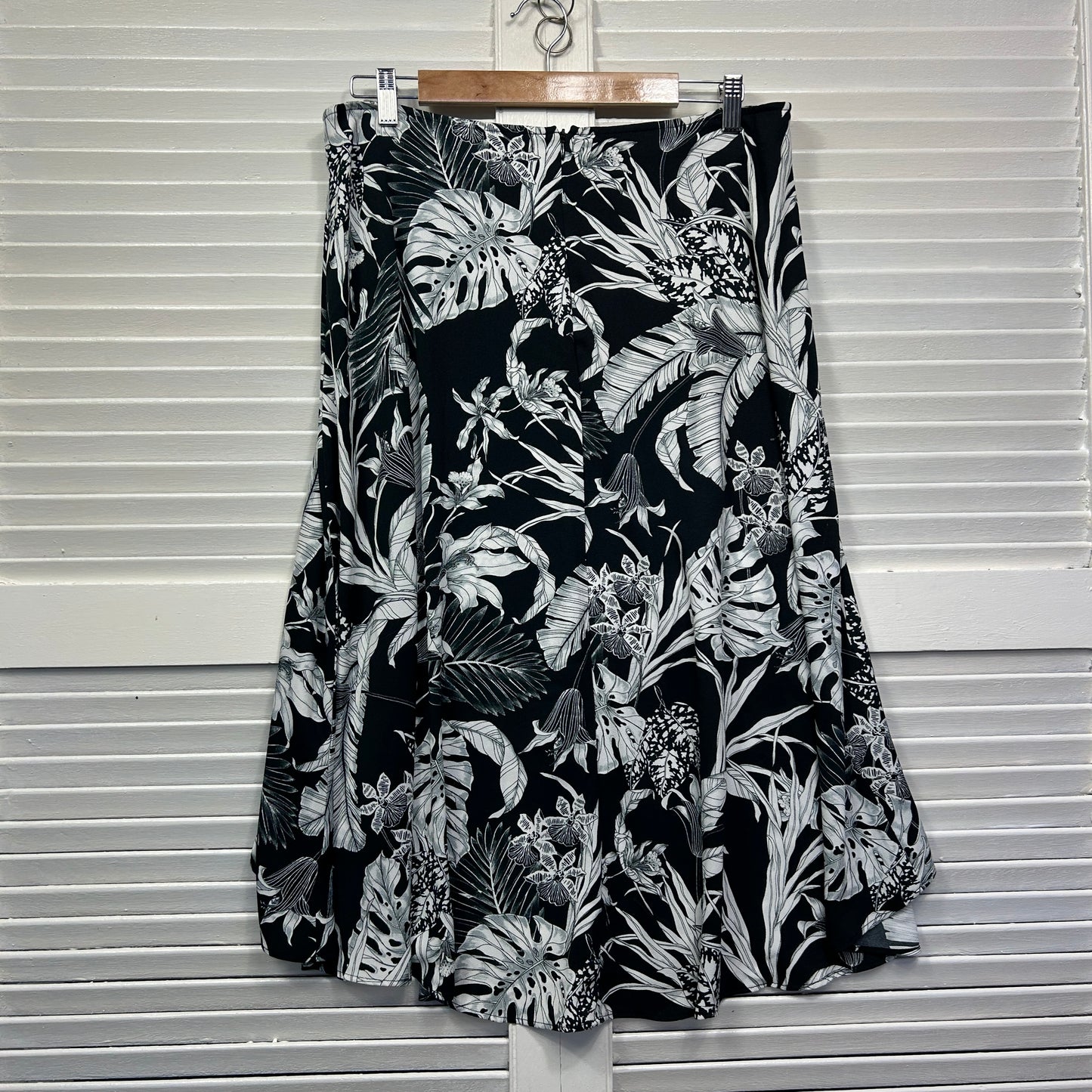 Suzanne Grae Skirt Size 14 Black White Floral Hi Low Hem