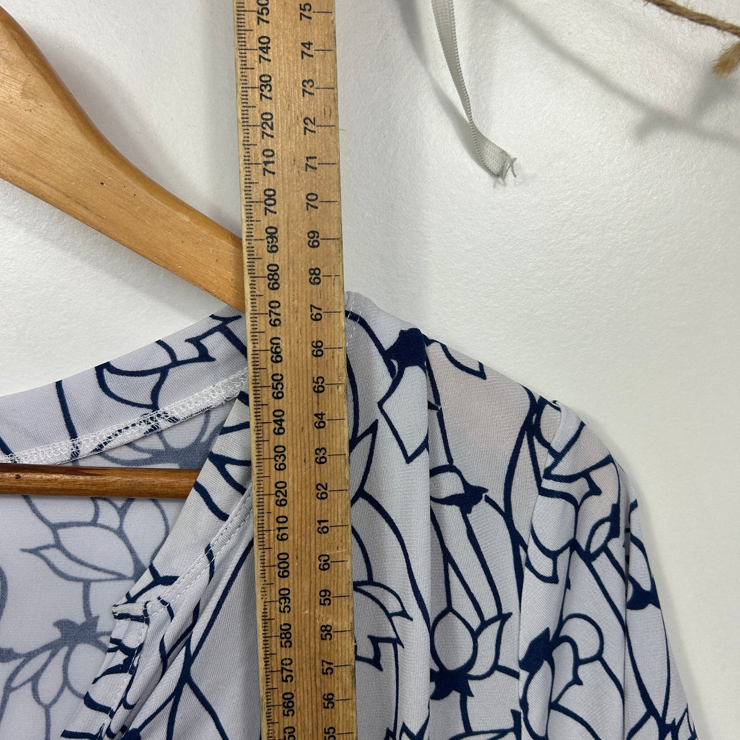 Liz Jordan White Blue Outline Floral Print Top - Size L