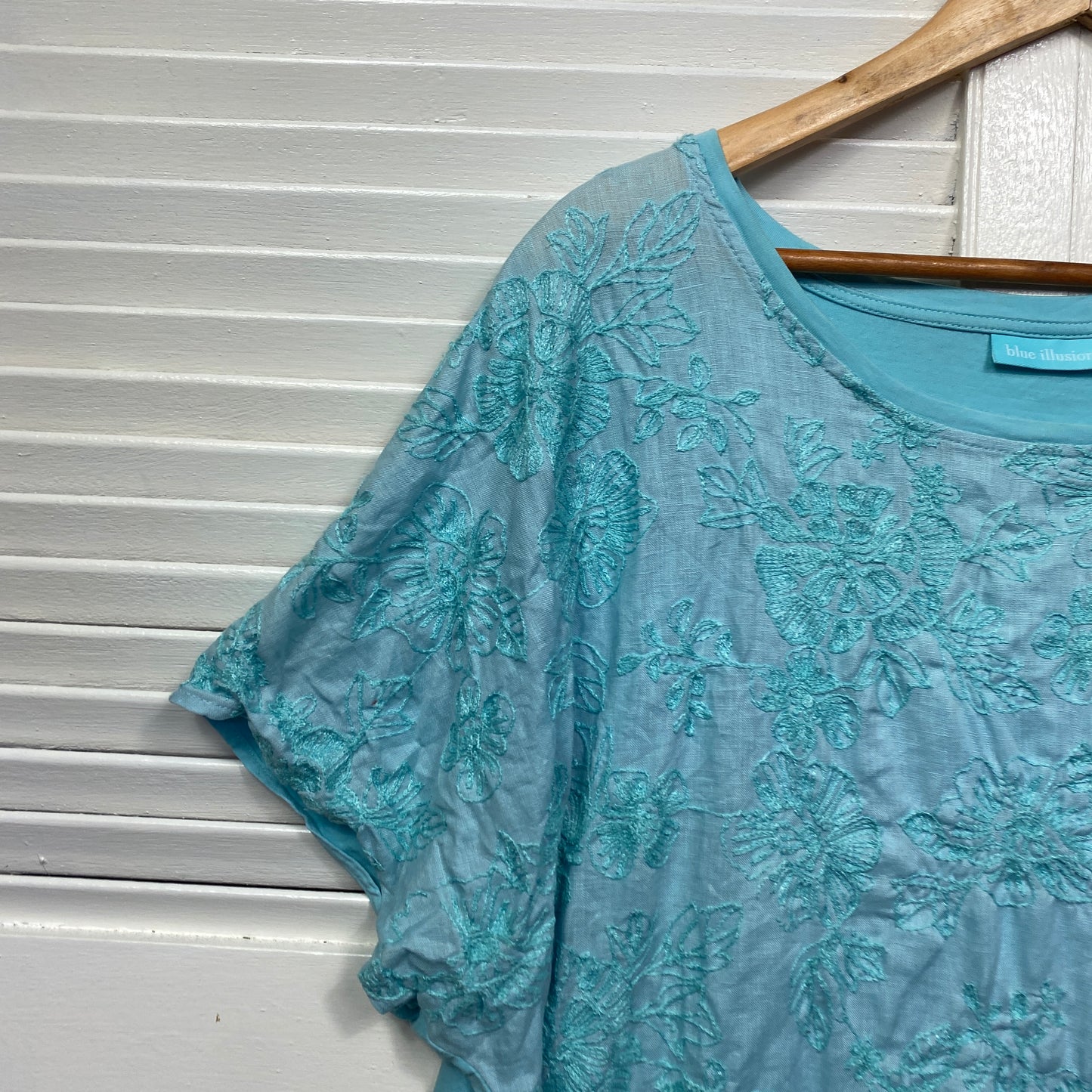 Blue Illusion Linen Top Size 20 3XL Embroidered