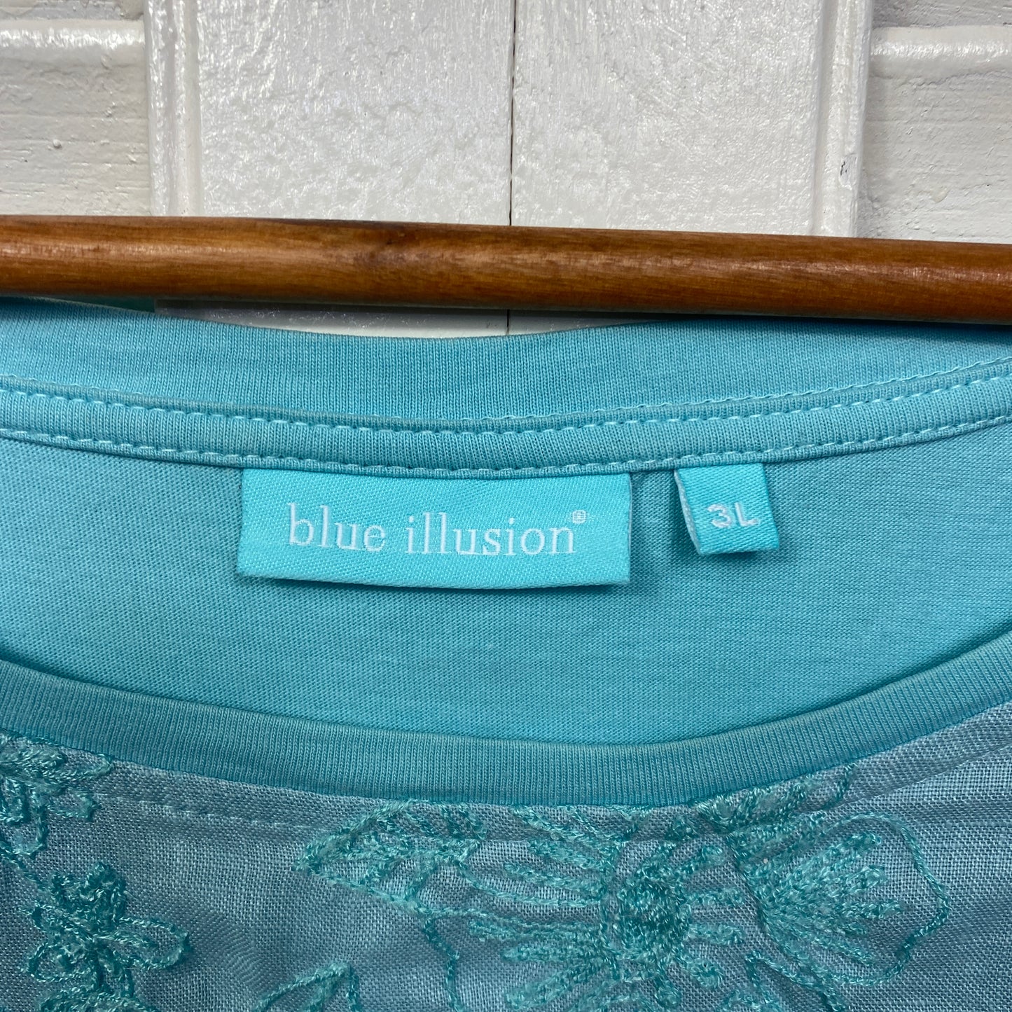 Blue Illusion Linen Top Size 20 3XL Embroidered